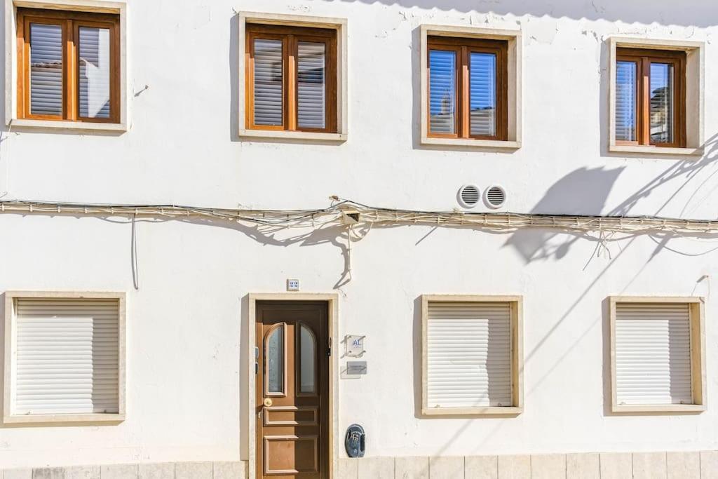Summer Breeze Apartment, In The Historic Centre Of لاغوس المظهر الخارجي الصورة