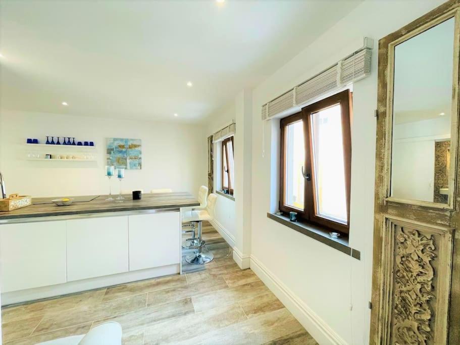 Summer Breeze Apartment, In The Historic Centre Of لاغوس المظهر الخارجي الصورة