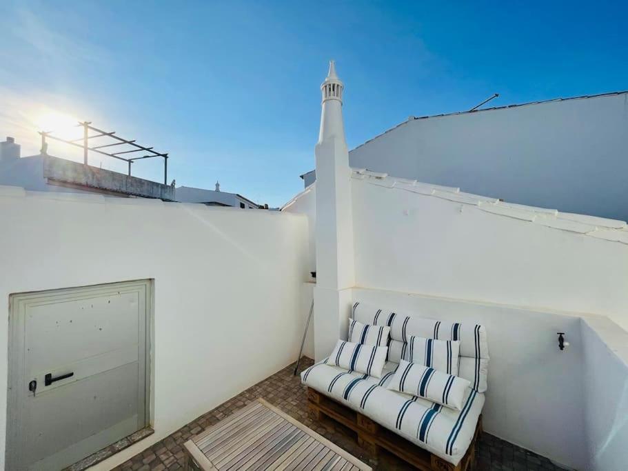 Summer Breeze Apartment, In The Historic Centre Of لاغوس المظهر الخارجي الصورة