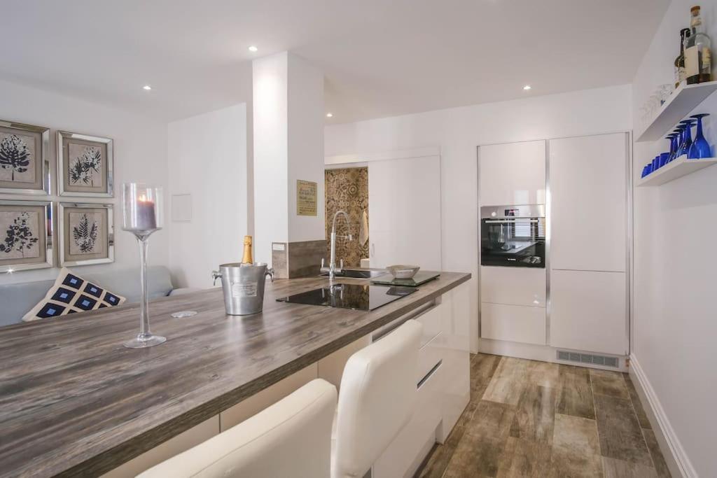 Summer Breeze Apartment, In The Historic Centre Of لاغوس المظهر الخارجي الصورة